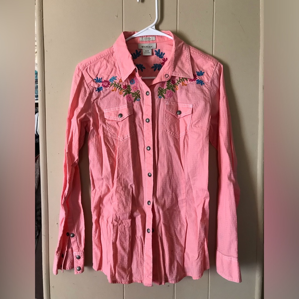 Ari at fitted medium snap shirt
